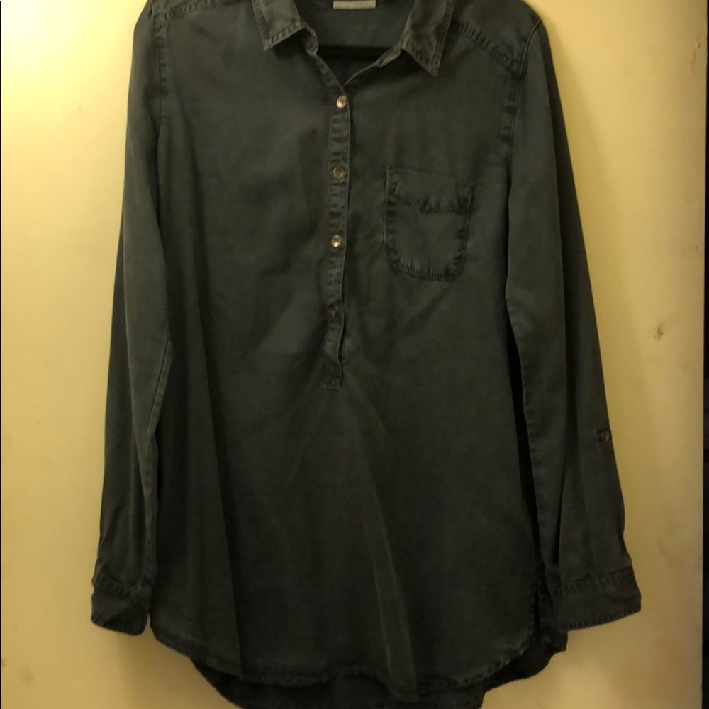 Long sleeve collared shirt